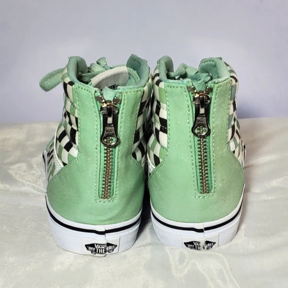 Vans Women's Size 5 Ward Checkerd Sneakers.